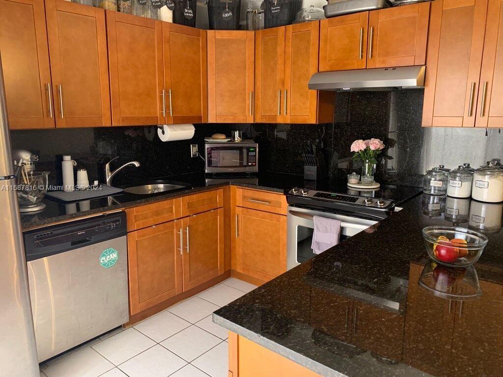 Cooper City rock creek Camelot Lakes. 3-2.5 town house updated 4 years ago large fence around property, large rooms and a lot of closets, great schools, near restaurants and shopping centers quick access to highways great family neighborhood, pets allowed, no association approval, move in ready.