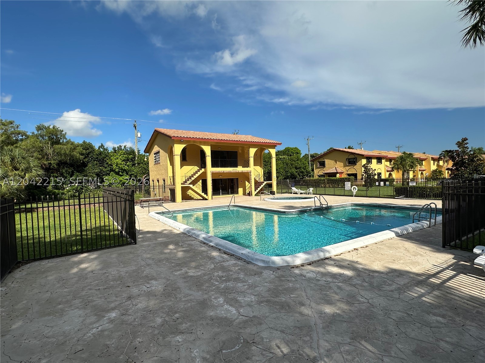 COLONIES CONDO - Residential