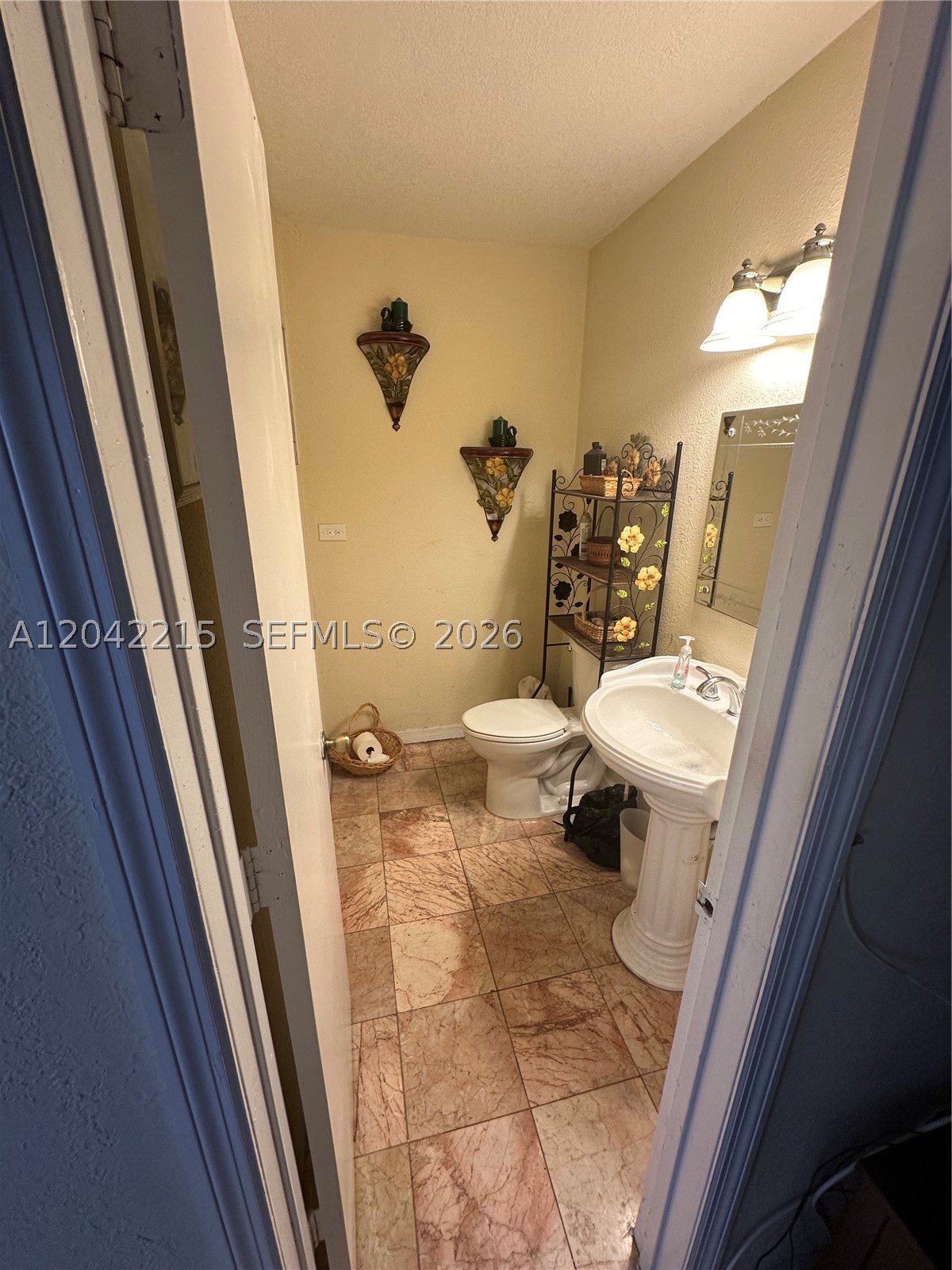 COLONIES CONDO - Residential