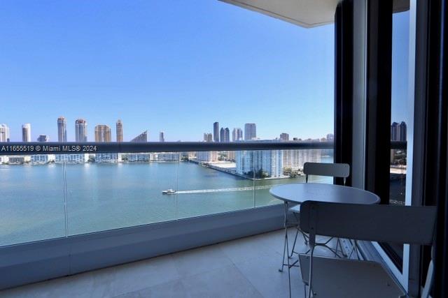 Williams Island - Residential