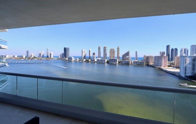 Williams Island - Residential