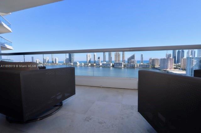 Williams Island - Residential