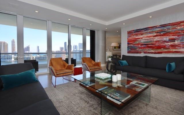 Williams Island - Residential