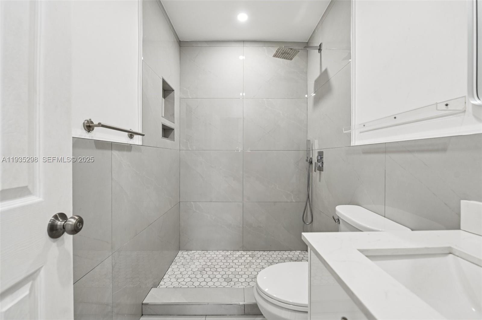 LIME GROVE ESTATES SEC 3 - Residential Lease