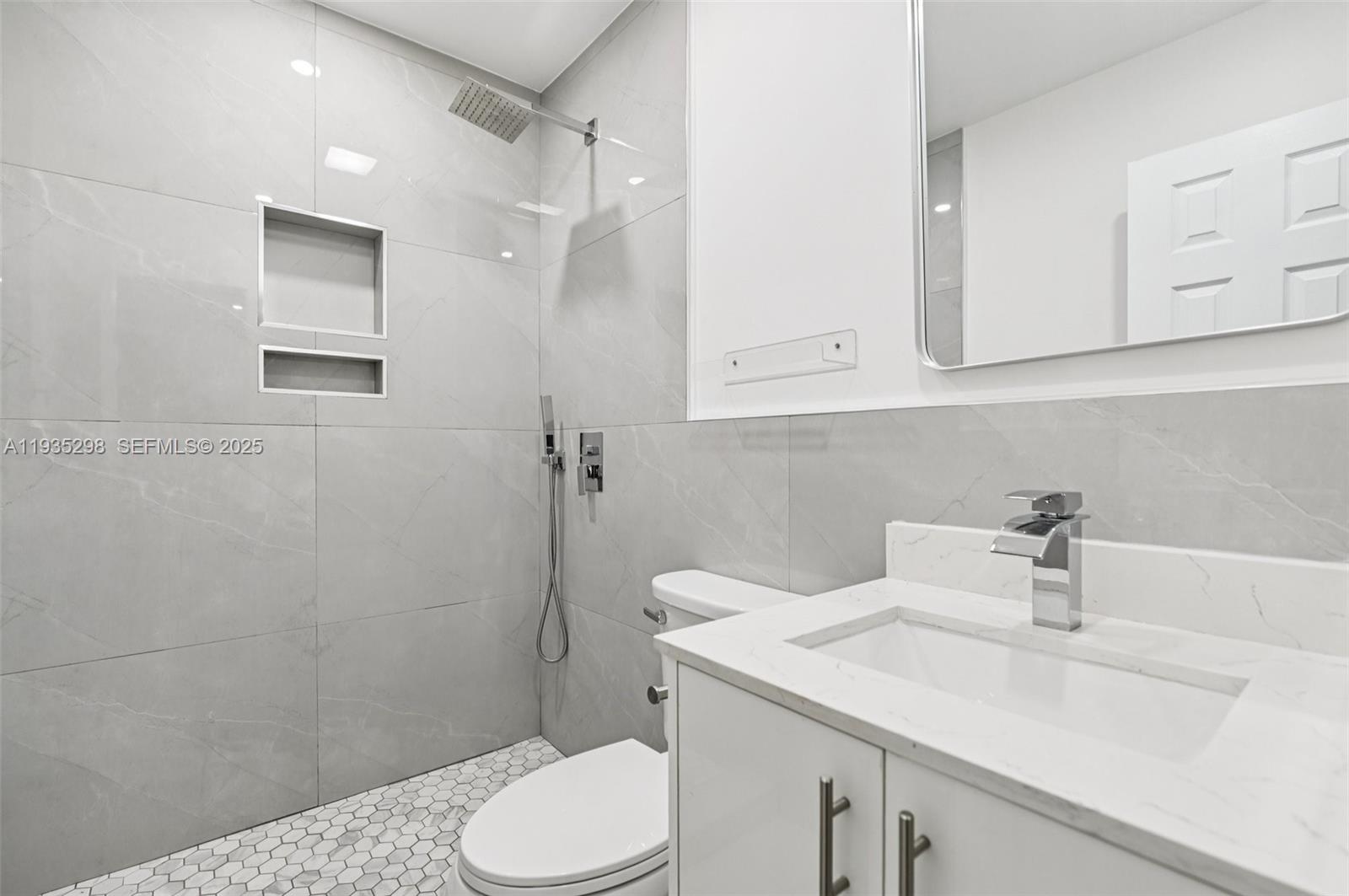 LIME GROVE ESTATES SEC 3 - Residential Lease