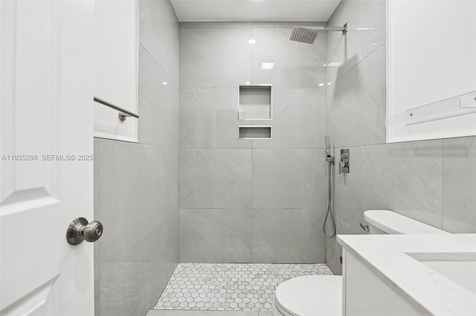 LIME GROVE ESTATES SEC 3 - Residential Lease