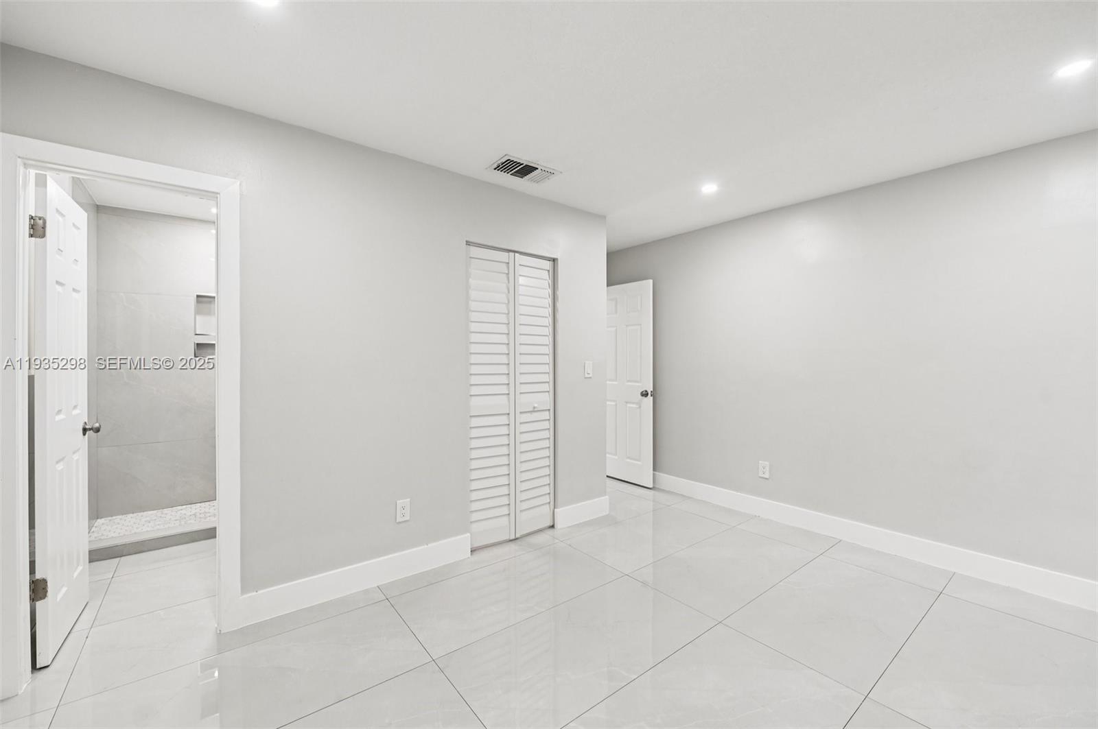 LIME GROVE ESTATES SEC 3 - Residential Lease