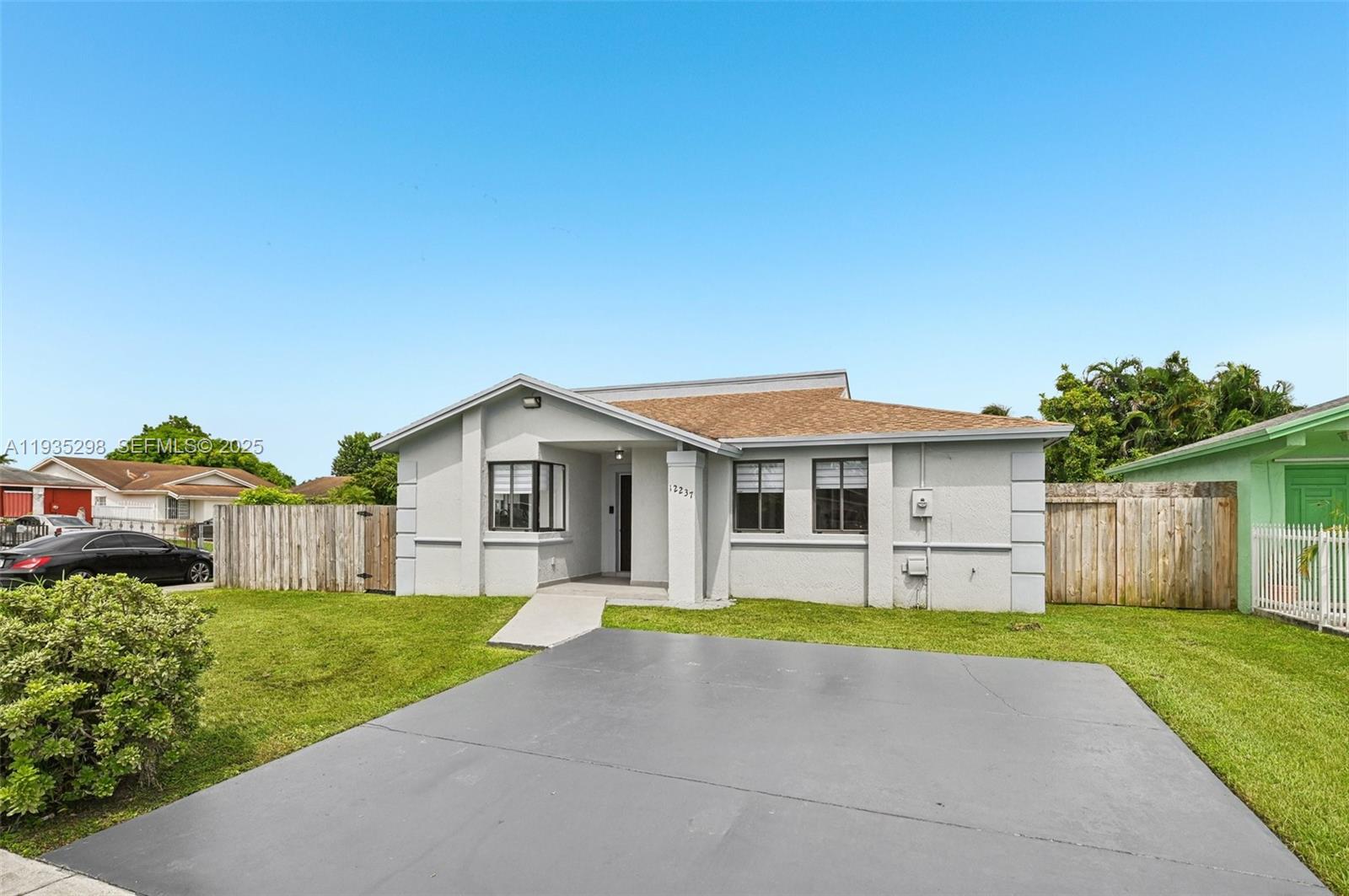 LIME GROVE ESTATES SEC 3 - Residential Lease