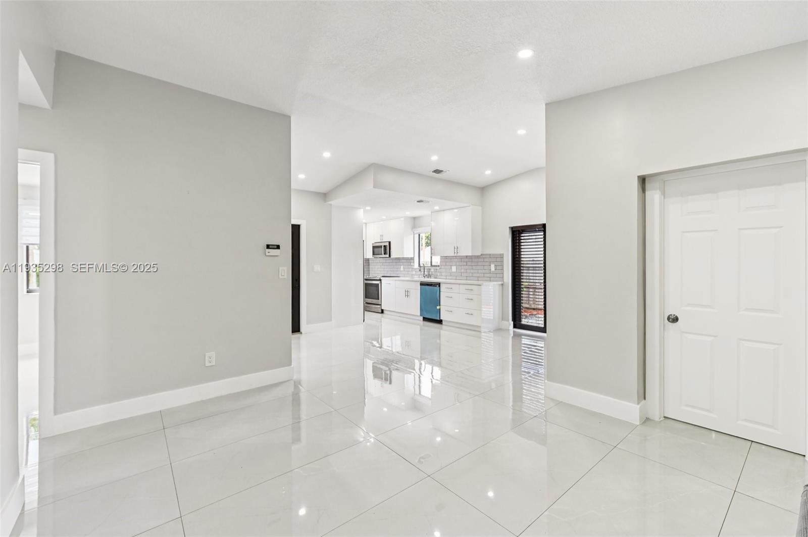 LIME GROVE ESTATES SEC 3 - Residential Lease