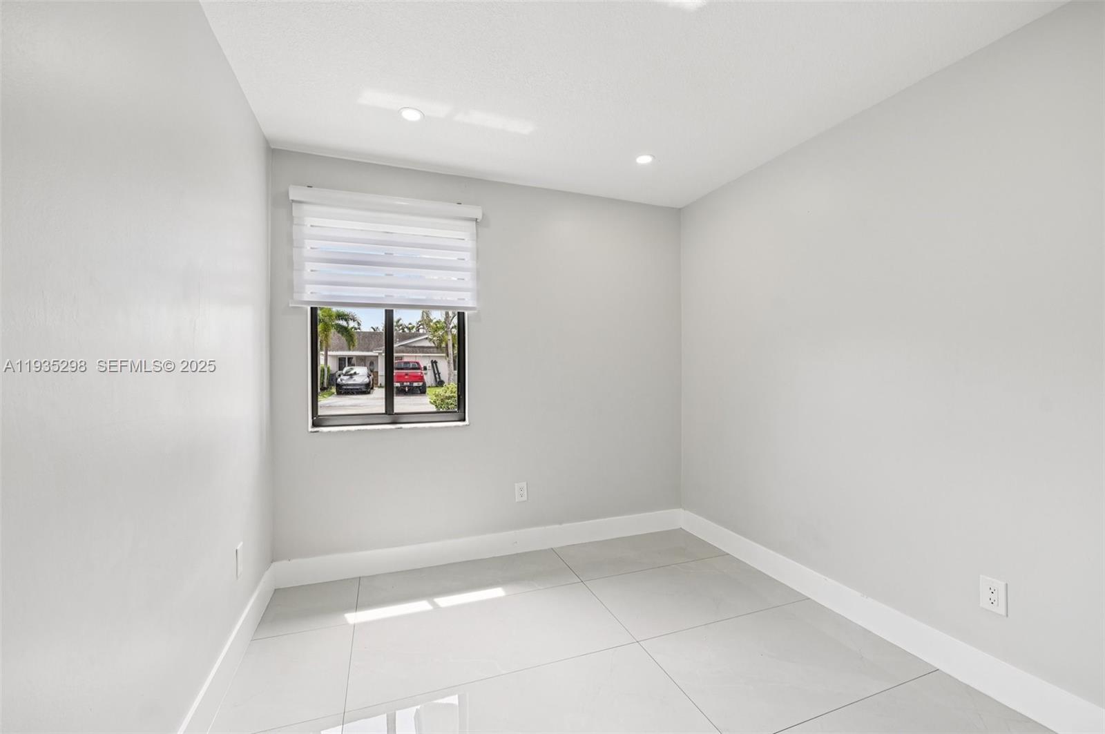LIME GROVE ESTATES SEC 3 - Residential Lease