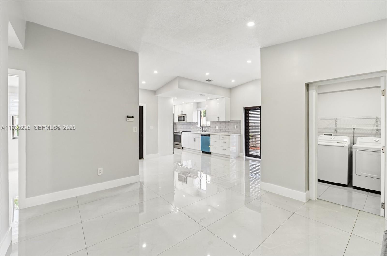 LIME GROVE ESTATES SEC 3 - Residential Lease