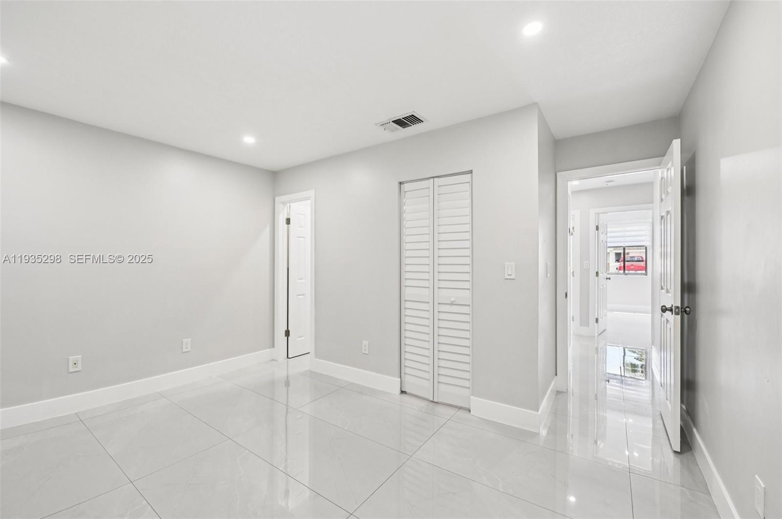 LIME GROVE ESTATES SEC 3 - Residential Lease