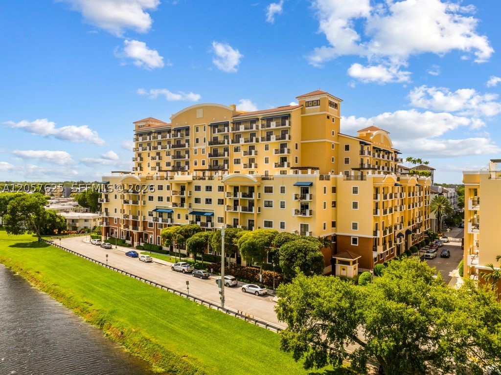 COLONNADE AT DADELAND SW - Residential