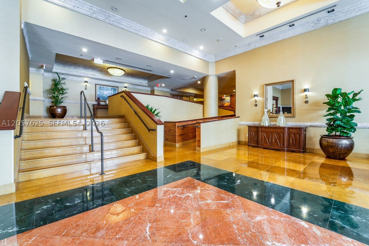 COLONNADE AT DADELAND SW - Residential