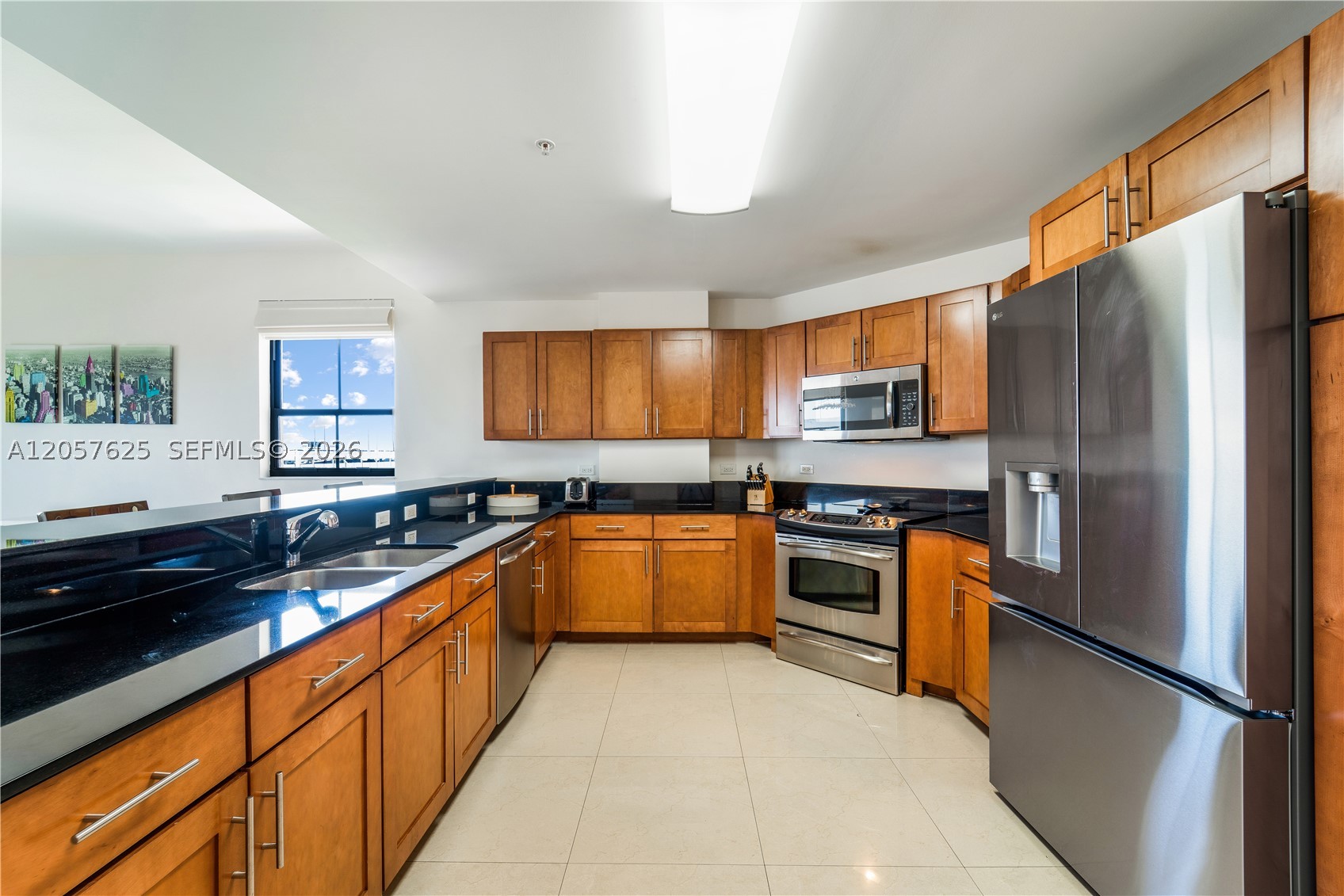 COLONNADE AT DADELAND SW - Residential