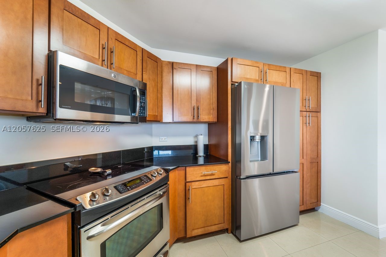 COLONNADE AT DADELAND SW - Residential