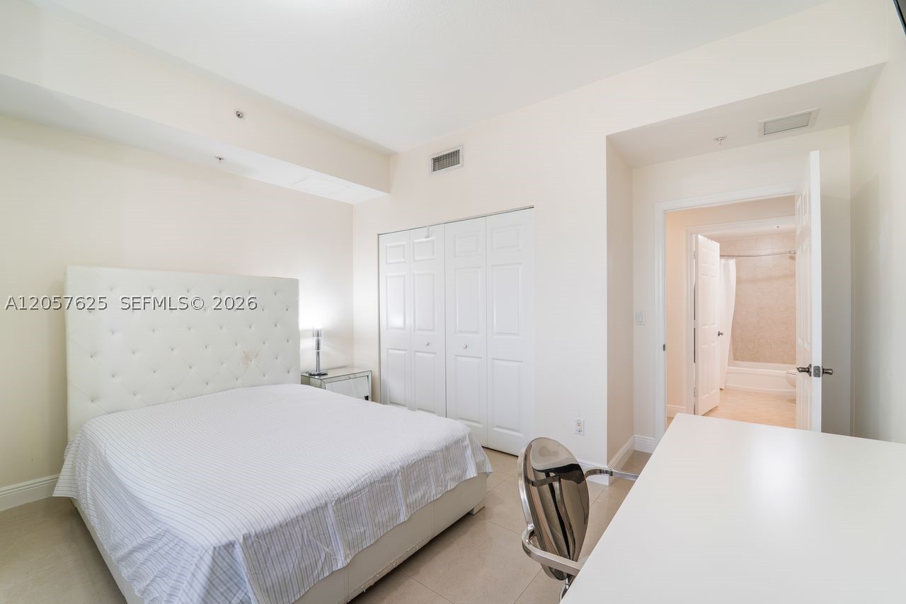 COLONNADE AT DADELAND SW - Residential