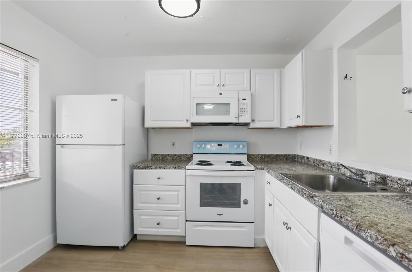 LAKESHORE AT UNIVERSITY P - Residential