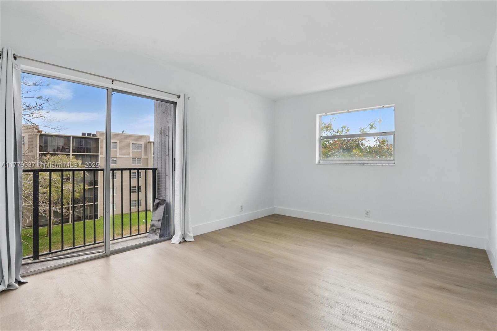 LAKESHORE AT UNIVERSITY P - Residential