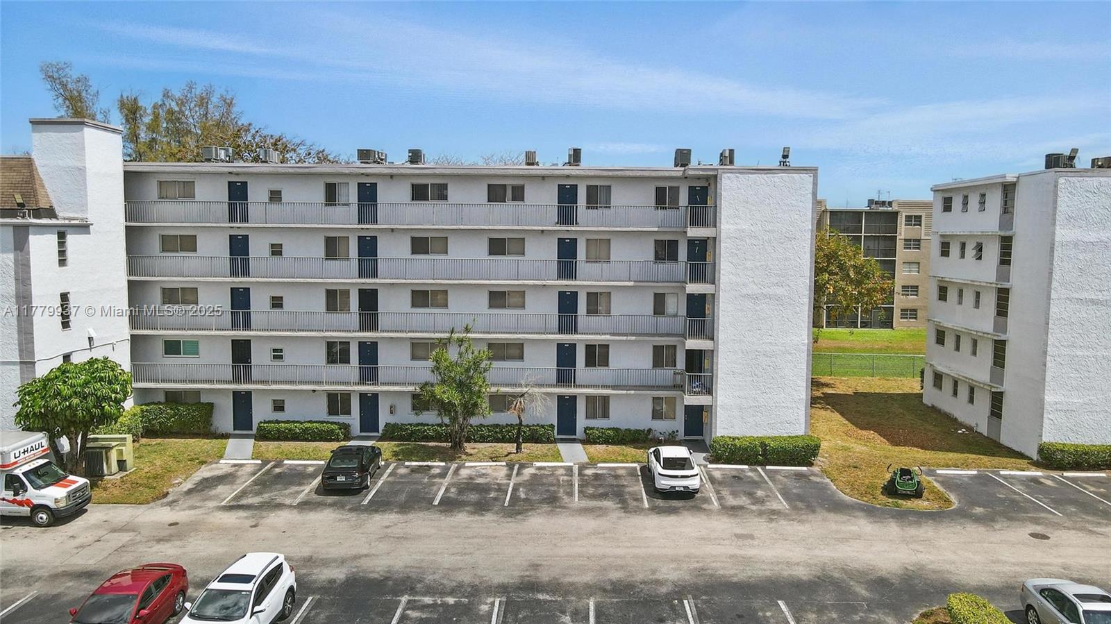 LAKESHORE AT UNIVERSITY P - Residential