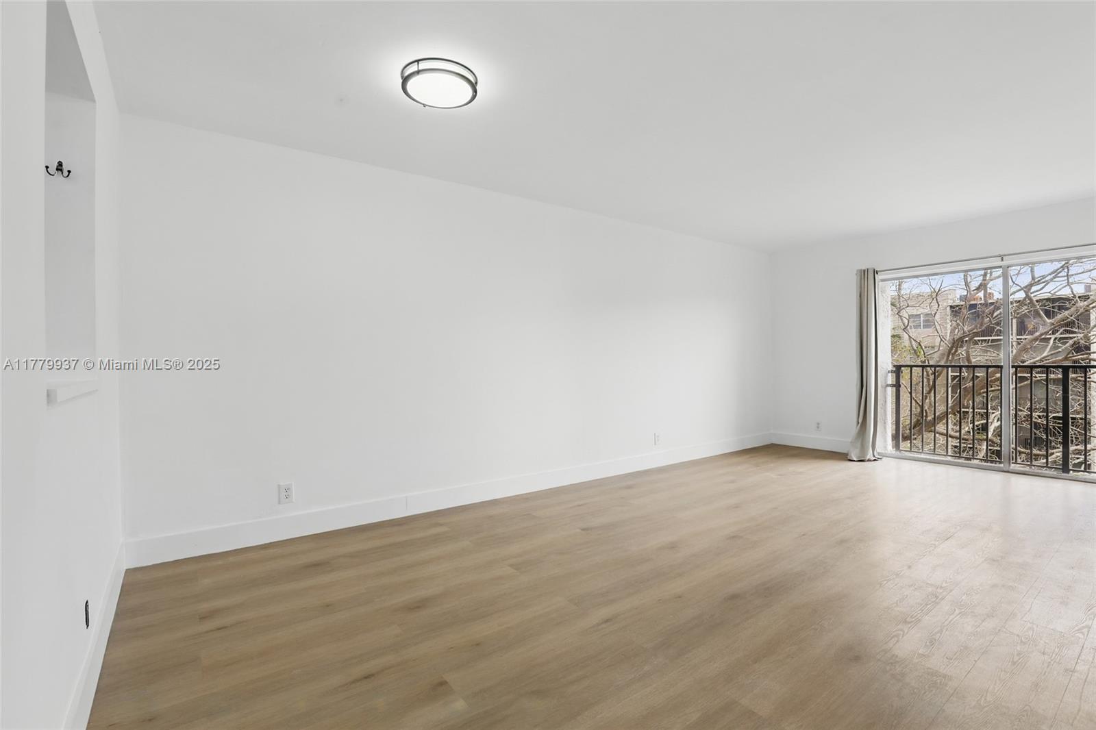 LAKESHORE AT UNIVERSITY P - Residential
