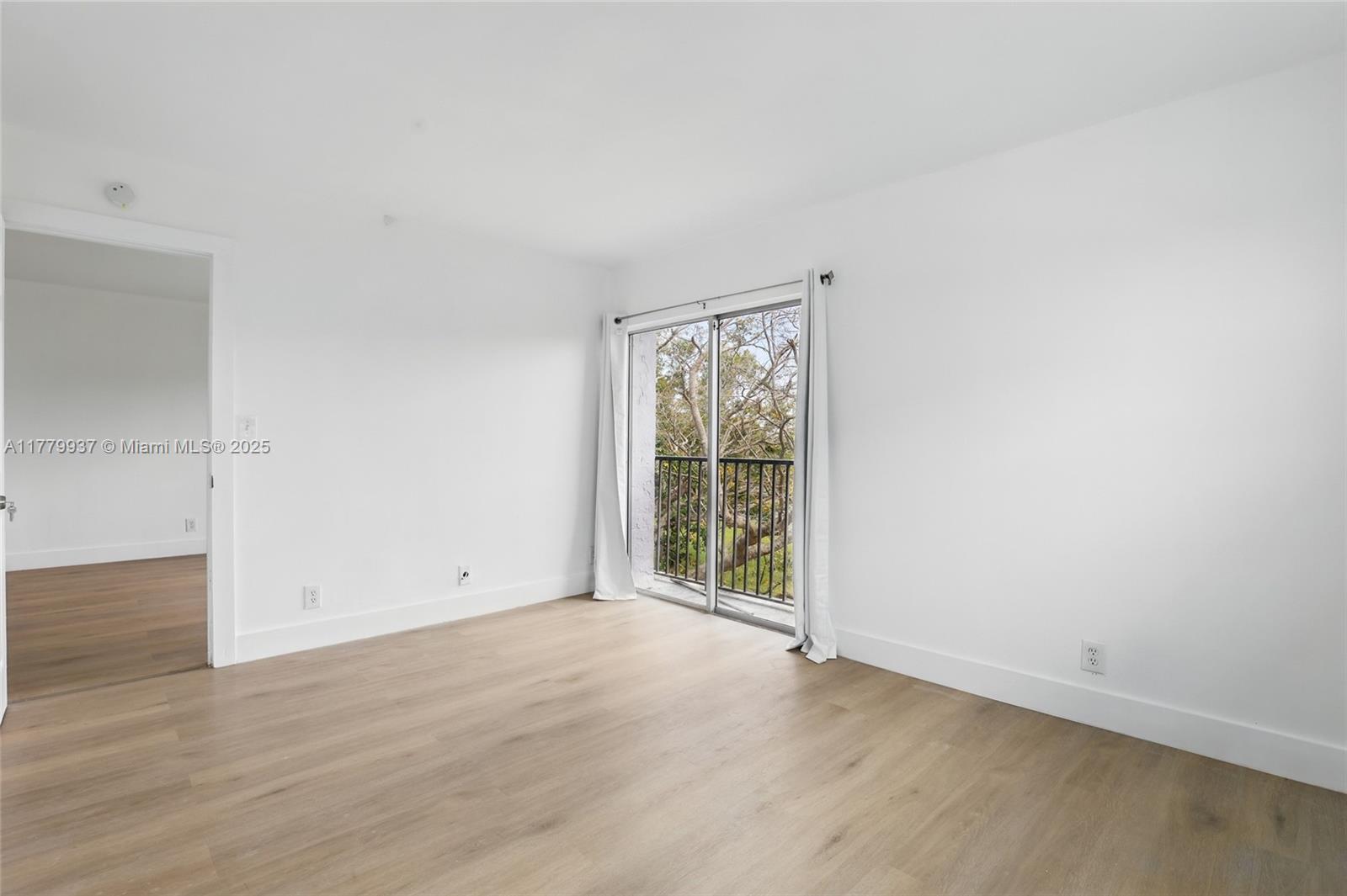 LAKESHORE AT UNIVERSITY P - Residential