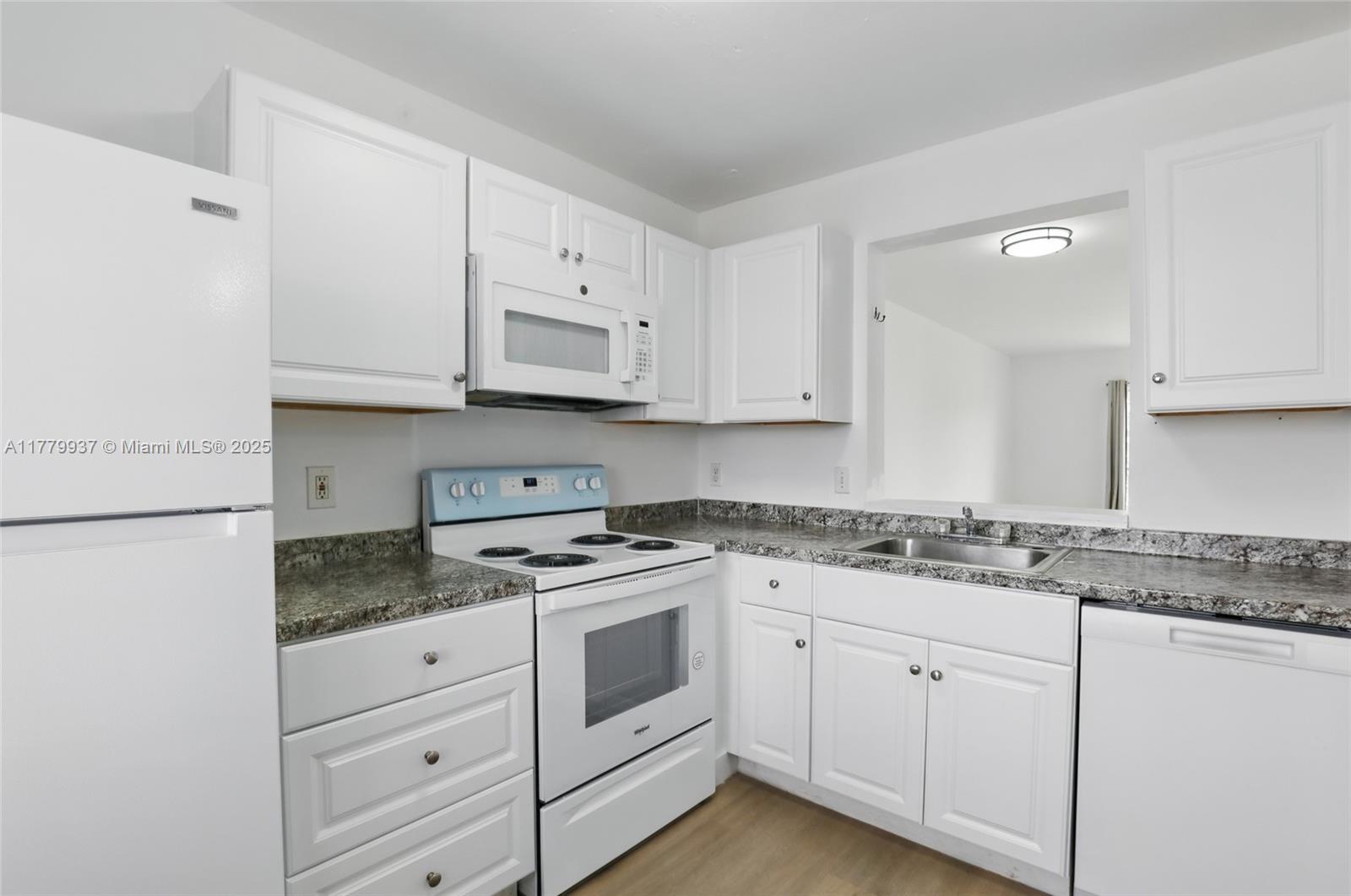 LAKESHORE AT UNIVERSITY P - Residential