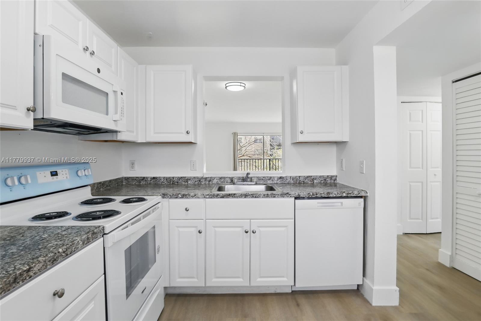 LAKESHORE AT UNIVERSITY P - Residential
