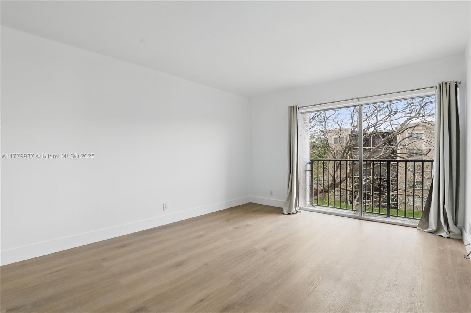 LAKESHORE AT UNIVERSITY P - Residential