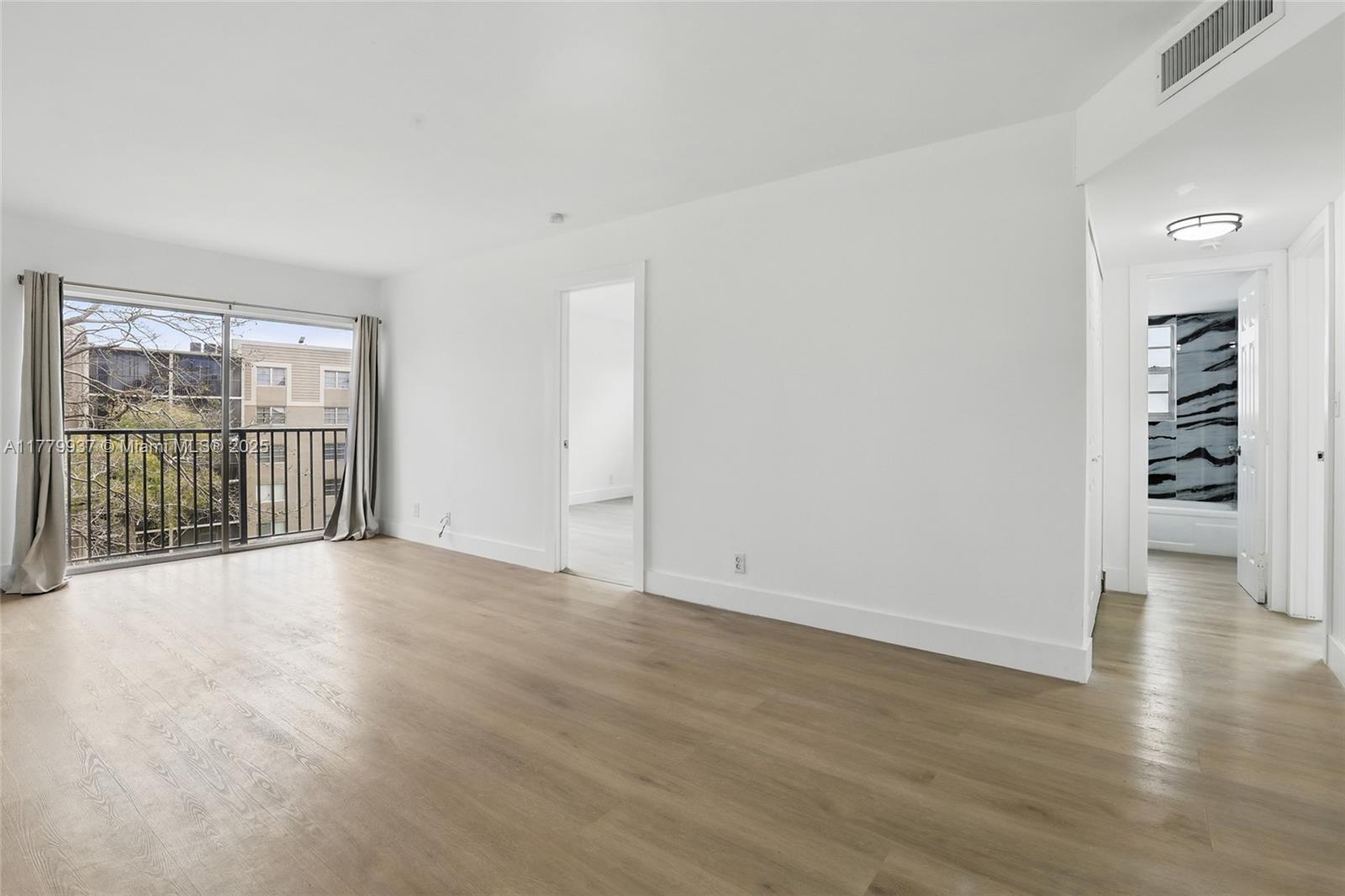 LAKESHORE AT UNIVERSITY P - Residential
