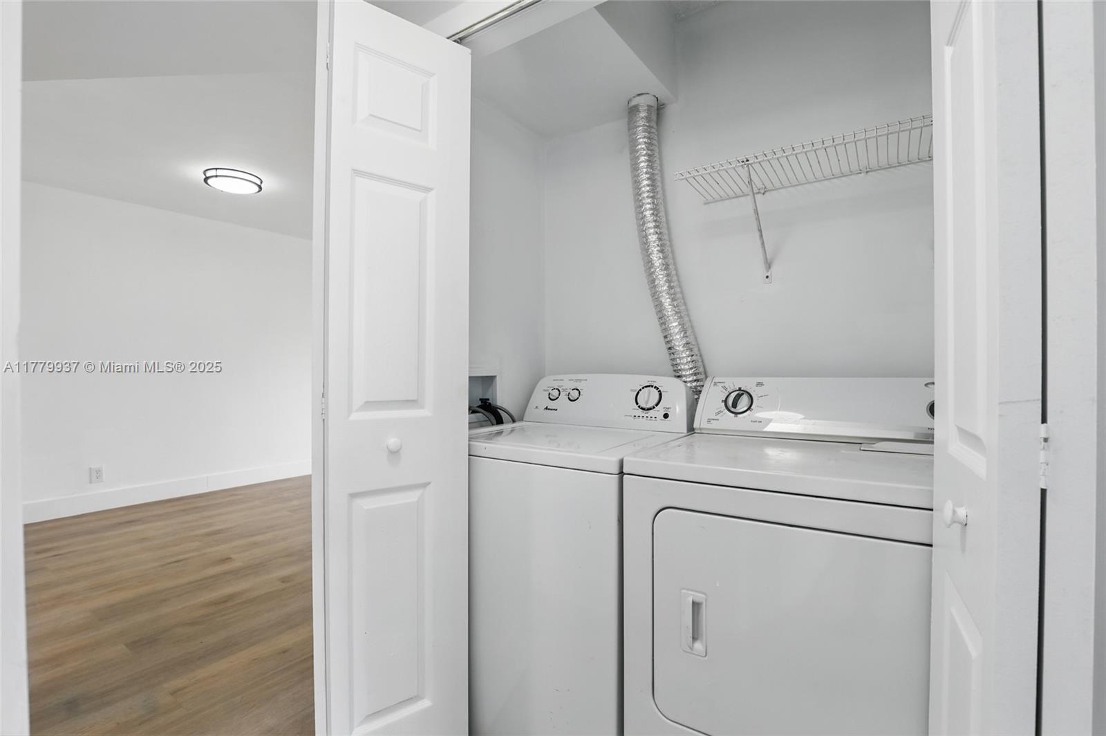 LAKESHORE AT UNIVERSITY P - Residential