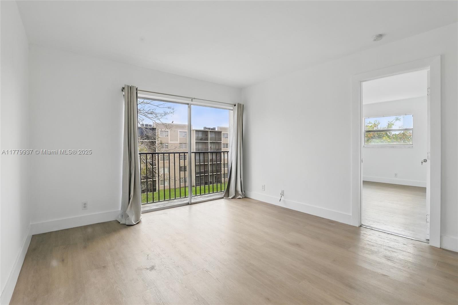 LAKESHORE AT UNIVERSITY P - Residential