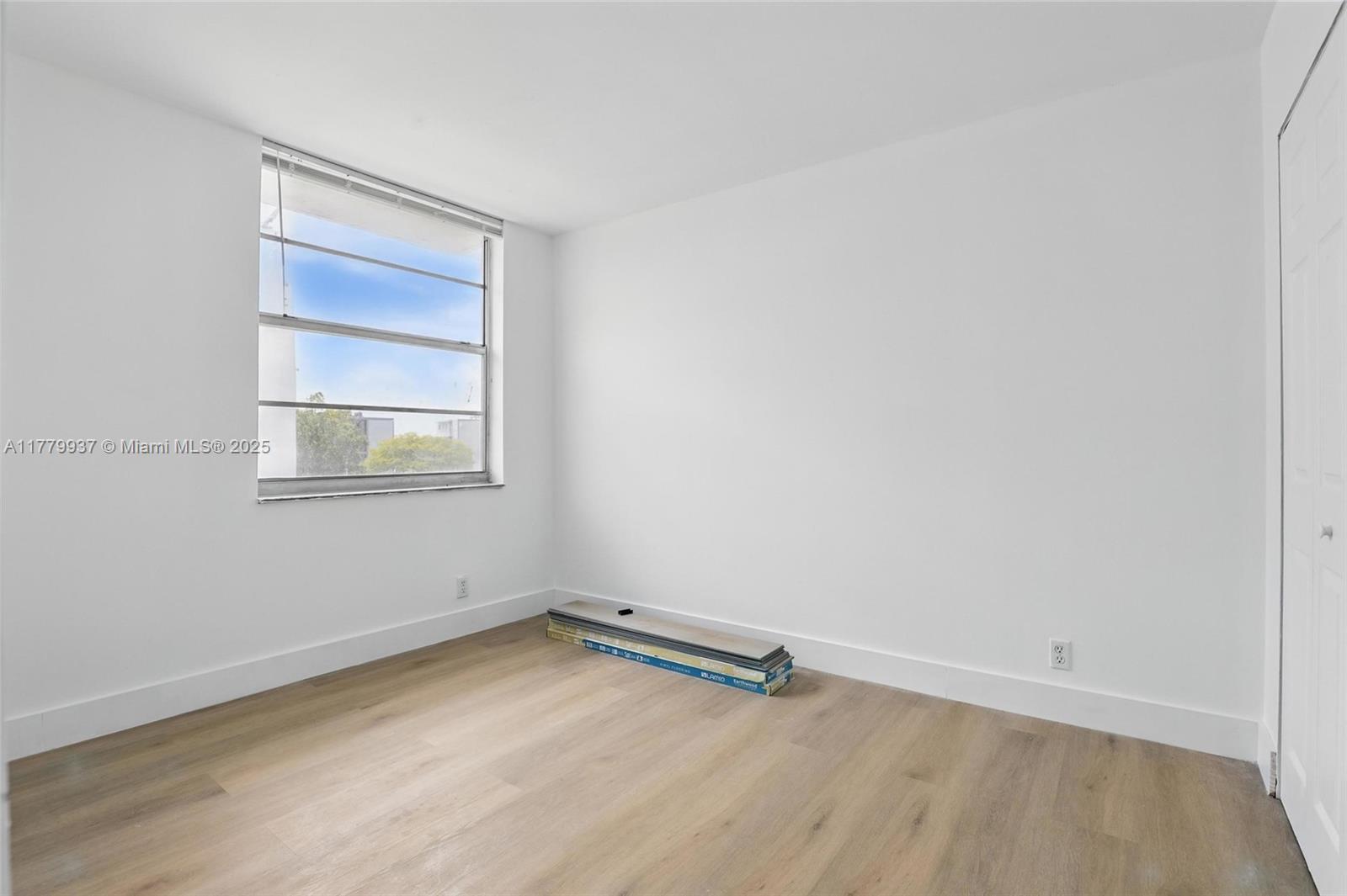 LAKESHORE AT UNIVERSITY P - Residential