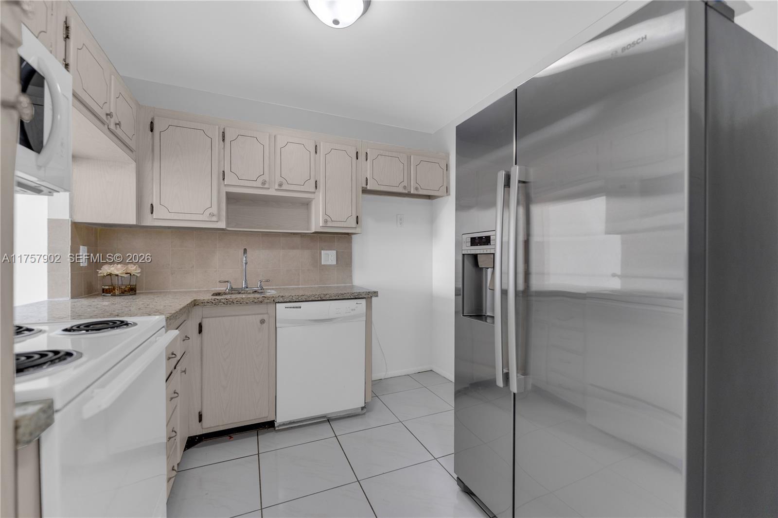 IMPERIAL TOWERS CONDO - Residential