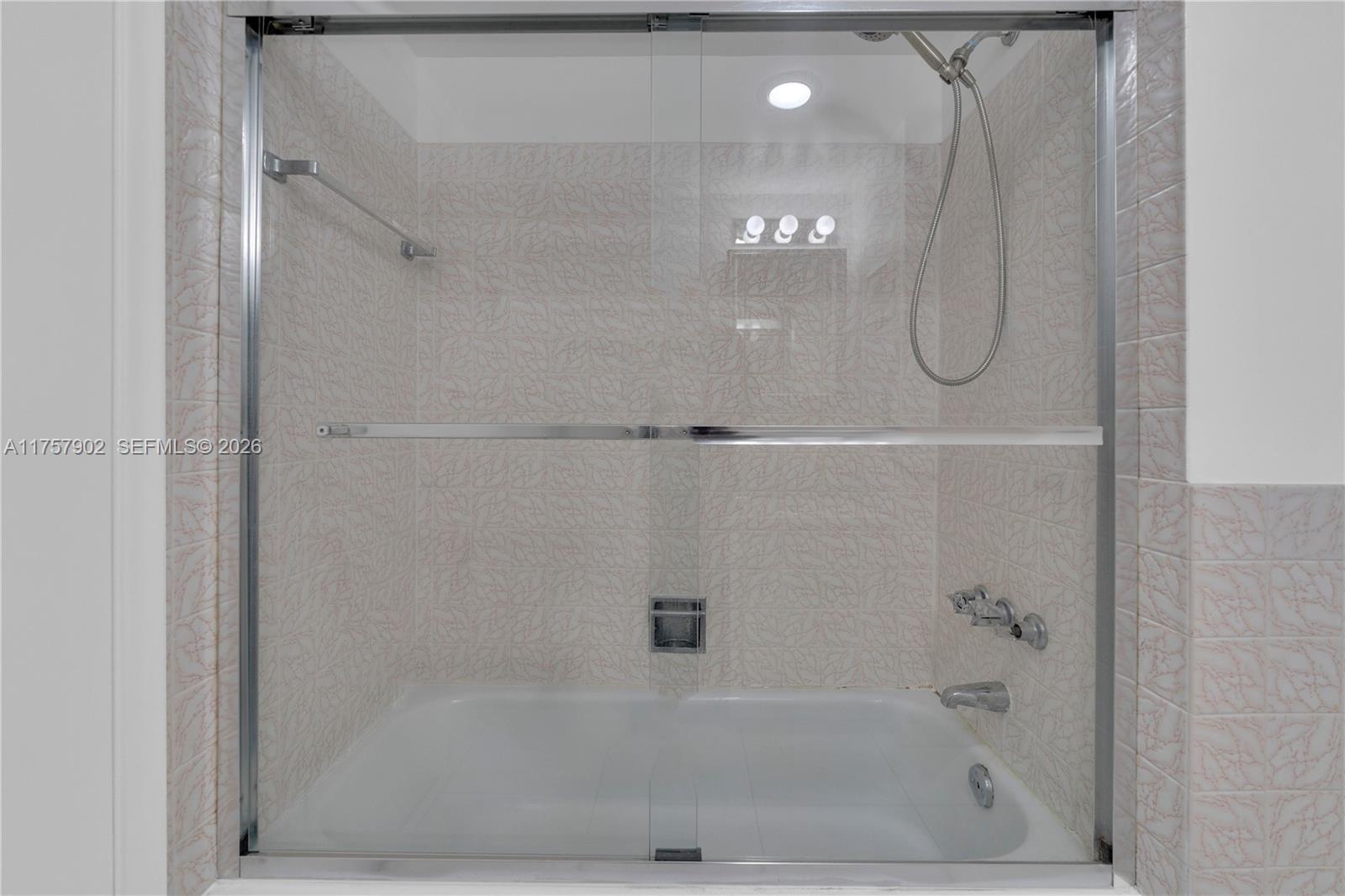 IMPERIAL TOWERS CONDO - Residential