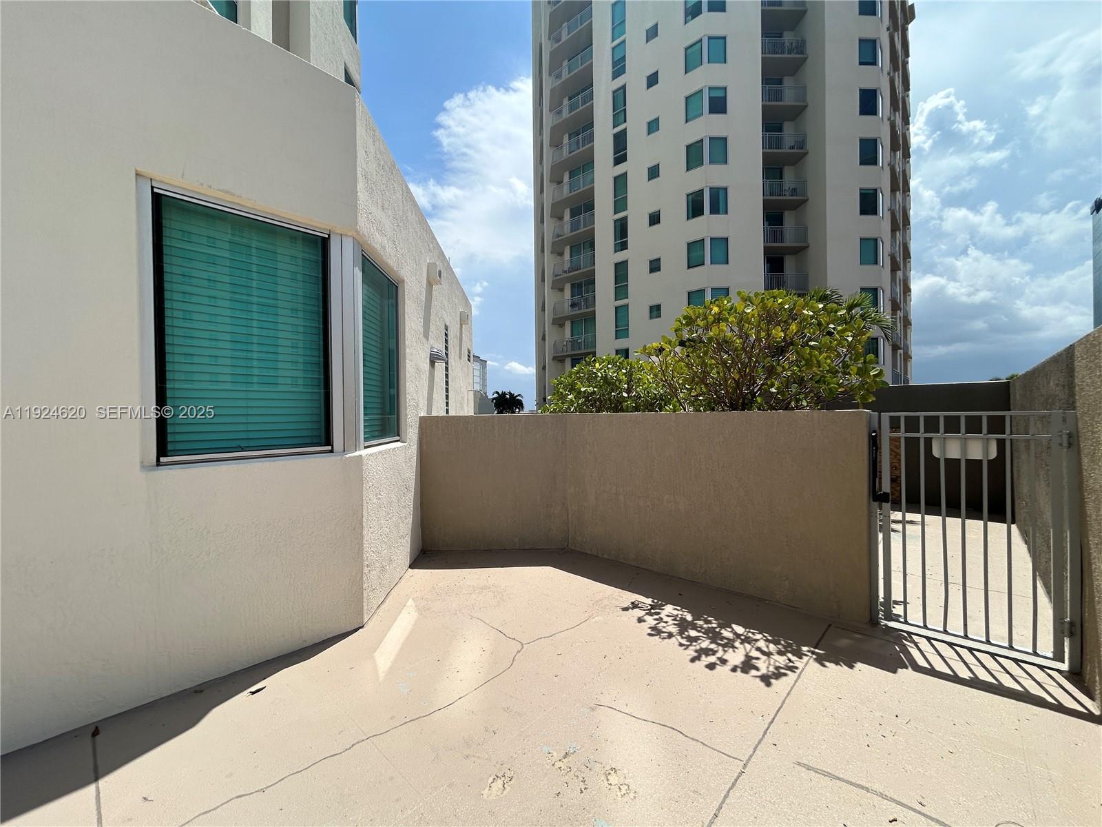 METROPOLIS I AT DADELAND - Residential