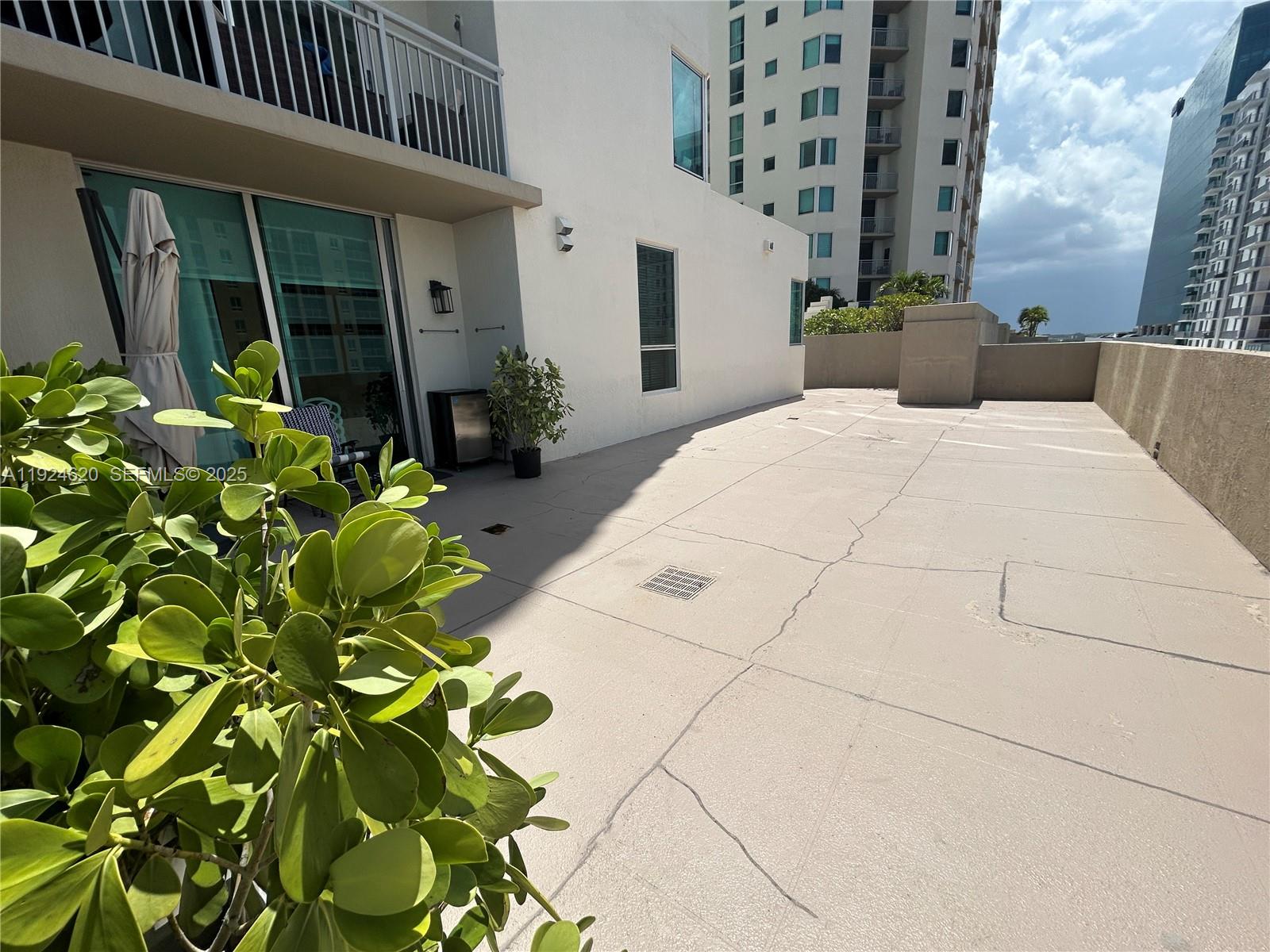 METROPOLIS I AT DADELAND - Residential