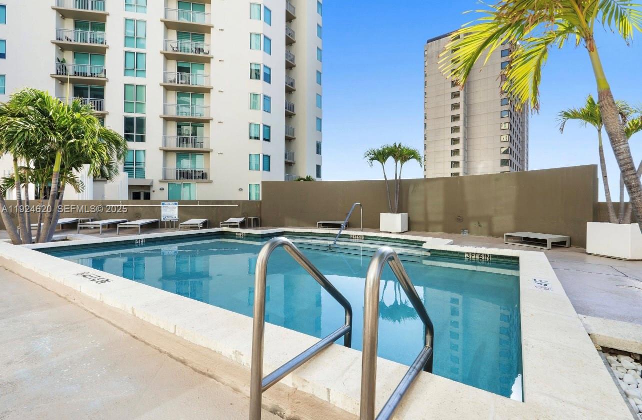 METROPOLIS I AT DADELAND - Residential