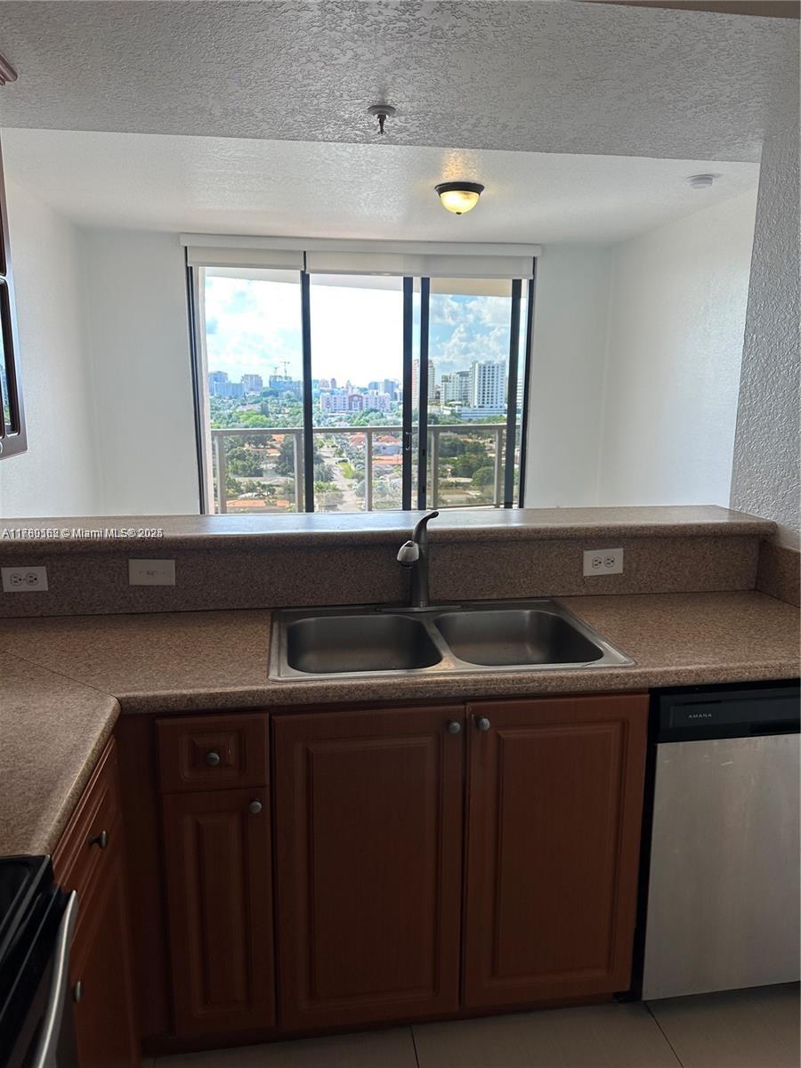 THE LUXOR RESIDENCES COND - Residential Lease
