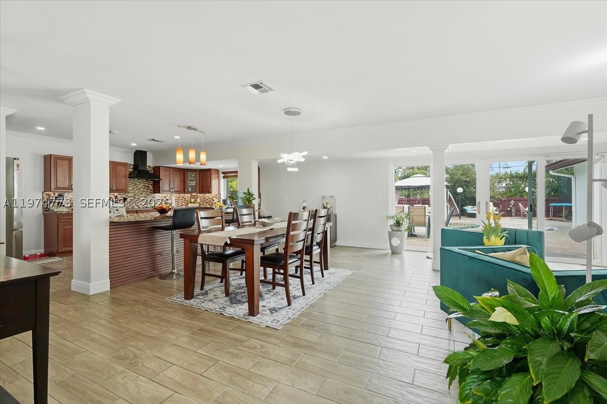 HOLLYWOOD HILLS - Residential
