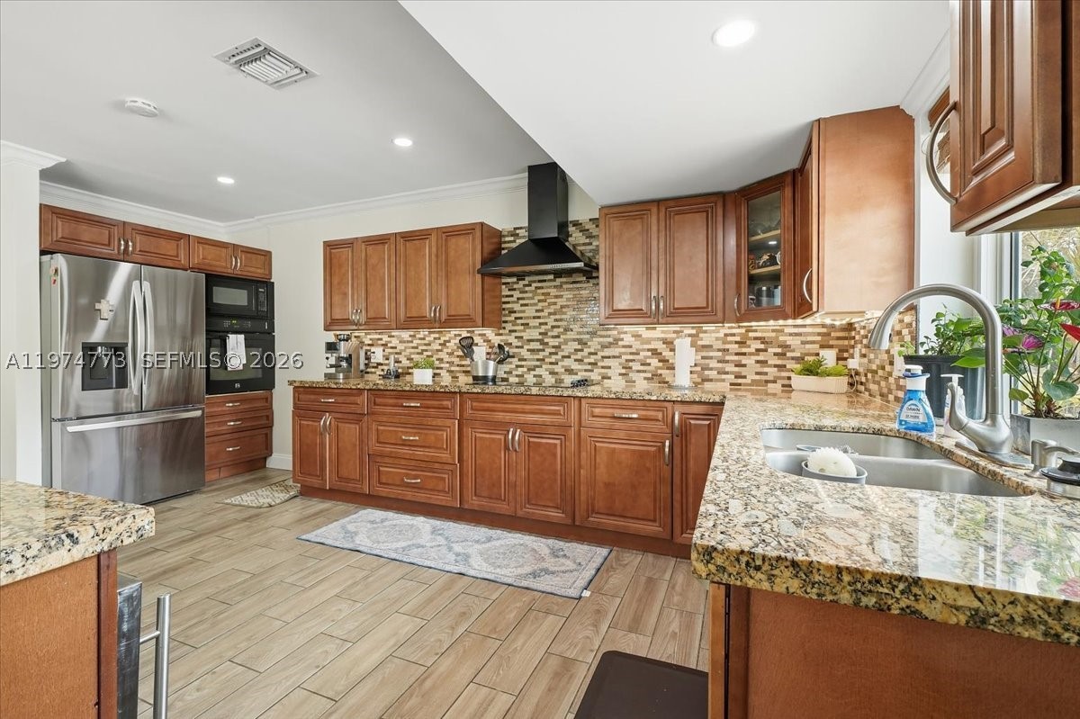 HOLLYWOOD HILLS - Residential