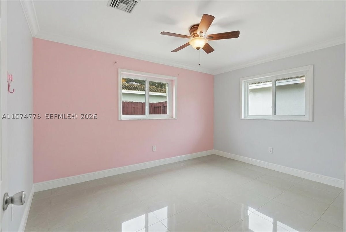 HOLLYWOOD HILLS - Residential