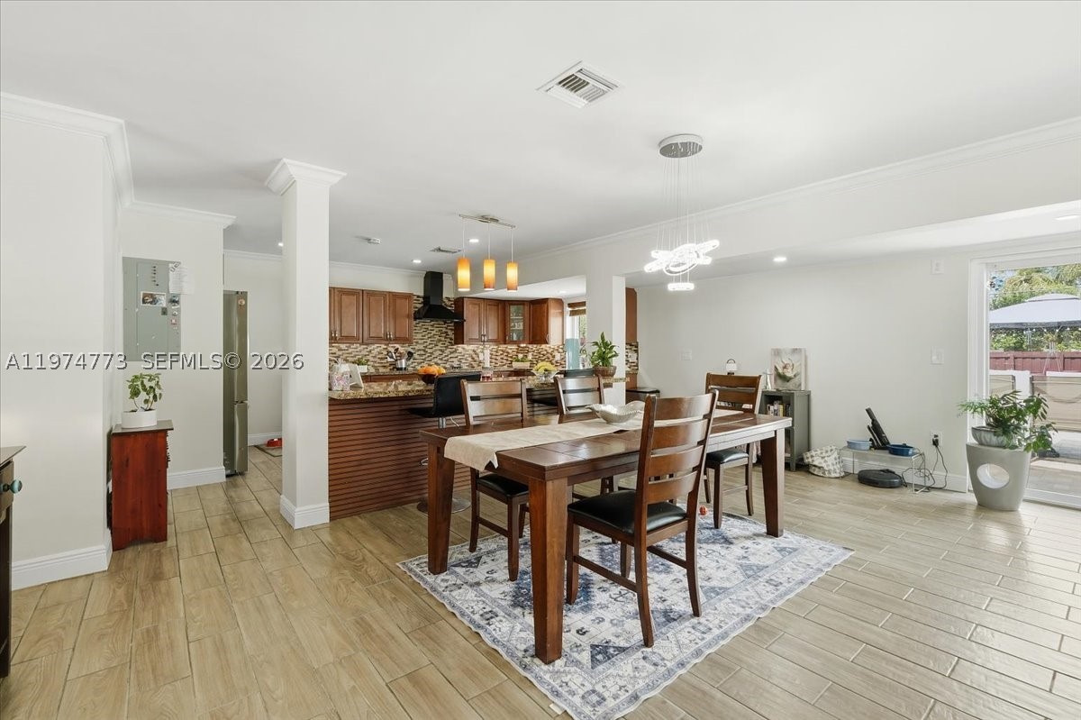 HOLLYWOOD HILLS - Residential