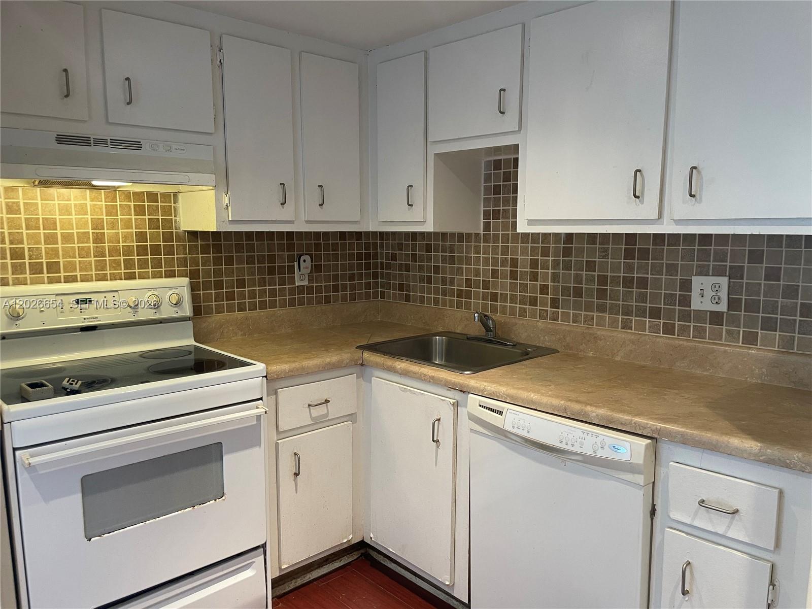 MANORS OF INVERRARY XI - Residential Lease