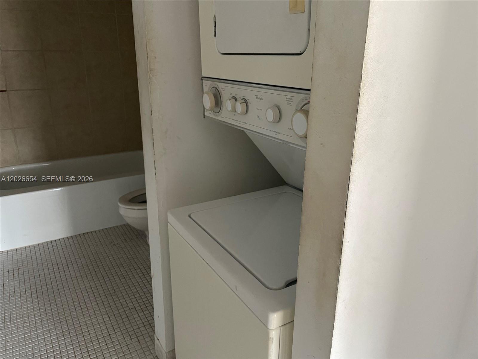 MANORS OF INVERRARY XI - Residential Lease
