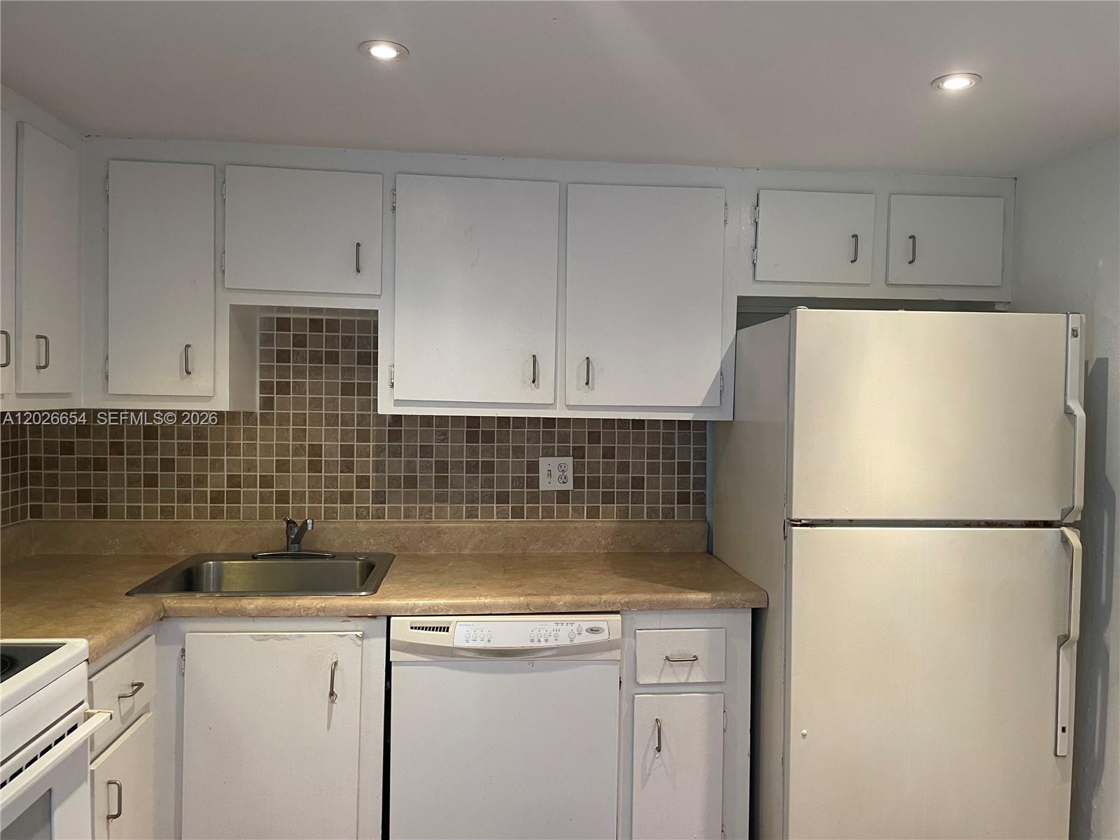 MANORS OF INVERRARY XI - Residential Lease