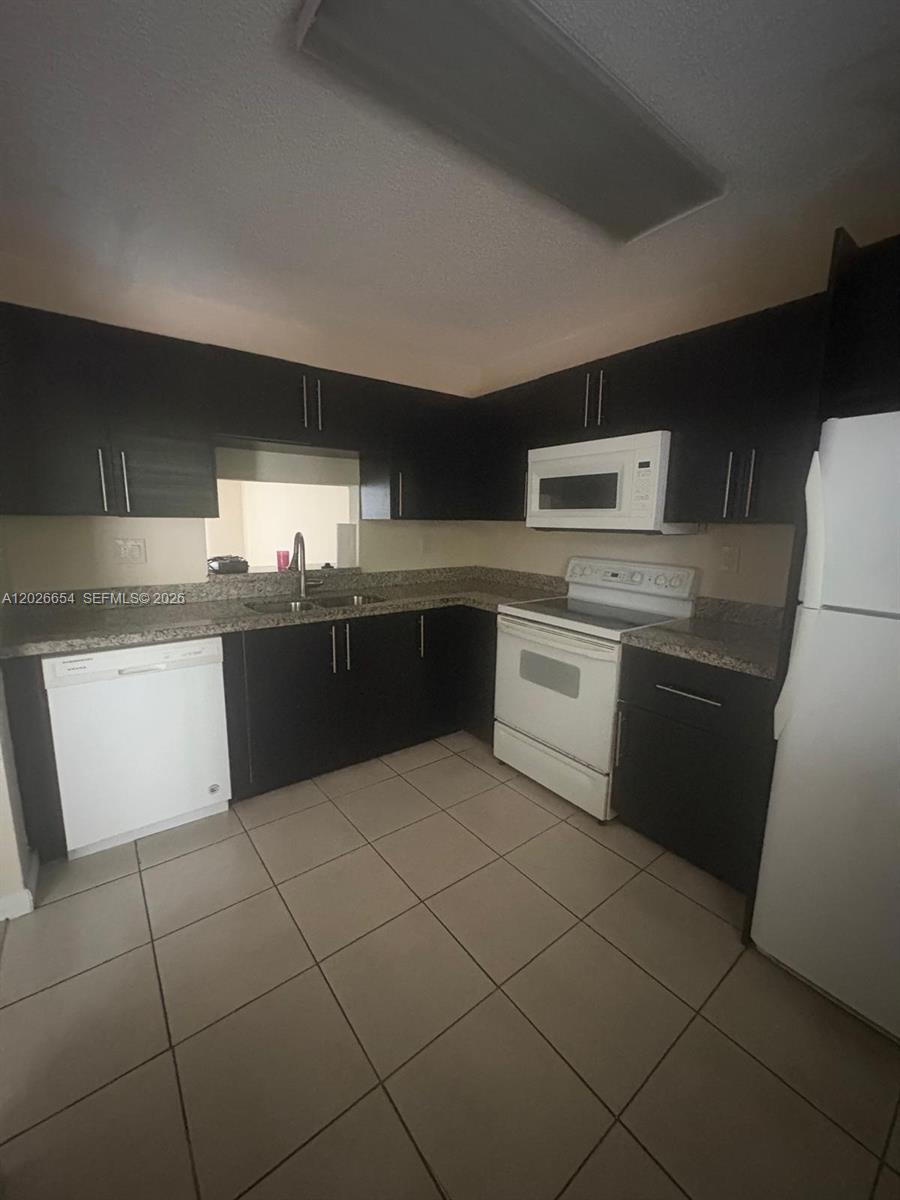 MANORS OF INVERRARY XI - Residential Lease