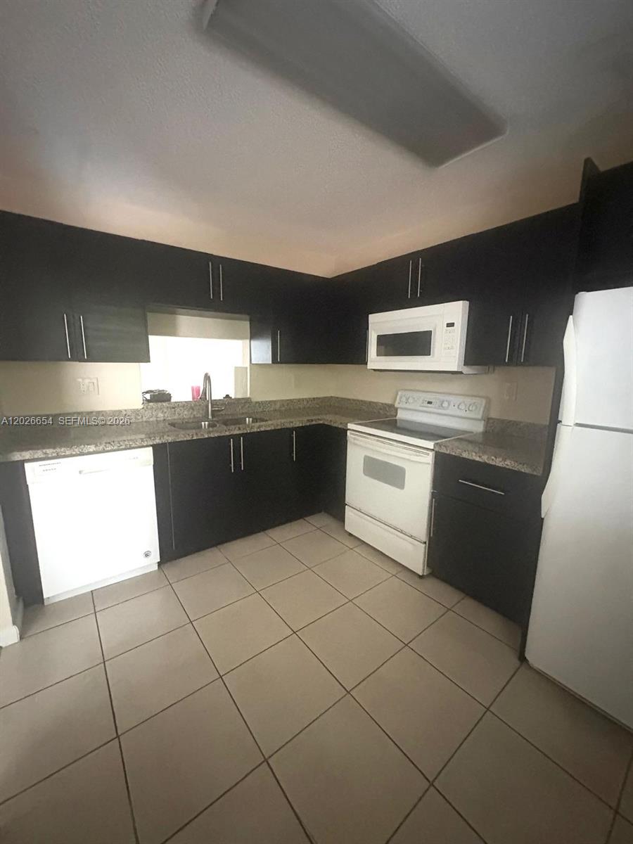 MANORS OF INVERRARY XI - Residential Lease