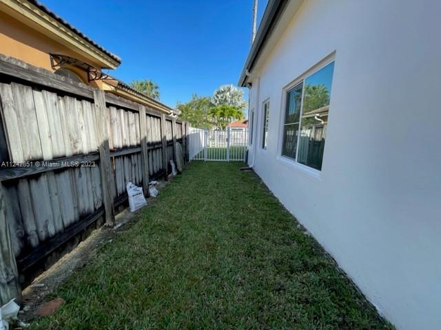 LAROC ESTATES - Residential
