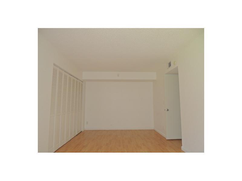 9 OF SABAL PALM OF PINE I - Residential Lease